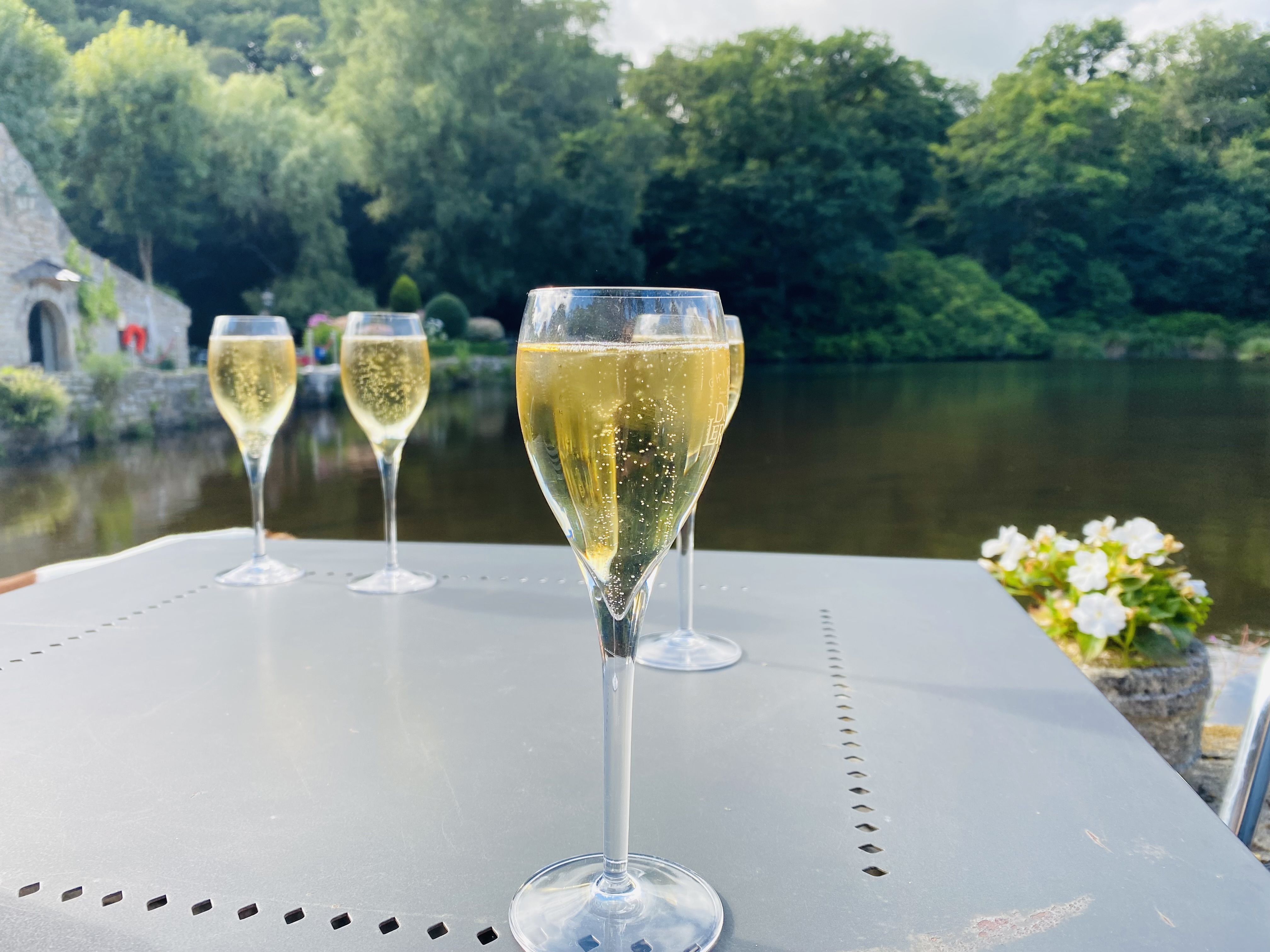 COUPES DE CHAMPAGNE AUX MOULINS DU DUC